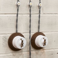 Выключатели Лизетта, Керамика,  Цвет: Белый, Цвет рамки: Старое дерево.