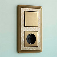 Блок: выключатель и розетка Gira ClassiX Art. Цвет: бронза/кремовый