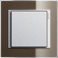 Gira Event Clear. Цвет рамки: Коричневый; Цвет вставки и клавиши: Алюминий