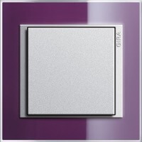 Gira Event Clear. Цвет рамки: Фиолетовый; Цвет вставки и клавиши: Алюминий