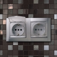 Блок электрических розеток с крышкой на 2 поста Simon 34, Цвет: Алюминий