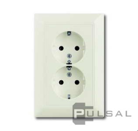Розетка
Basic 55,  со шторками,  с заземлением,  двойная,  безвинтовые клеммы,   цвет - белый chalet,  пластмасса,  20-02 EUJKS-96-507,  2CKA002021A0382,  ABB
 - PULSAL.RU