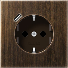 Розетка USB C с электрической розеткой
LS 990,  LS ZERO,  LS-design,  FD-design,  USB type-C 5V,  Электр. с USB,  одинарная,   цвет - латунь античная,  металл,  ME1520-18CAT,  ME 1520-18 C AT,  JUNG
 - PULSAL.RU